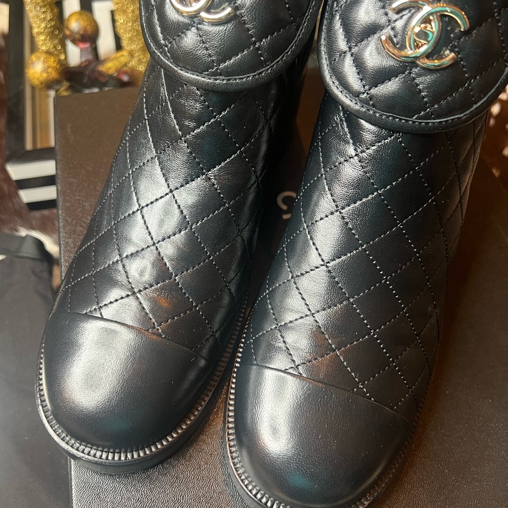 CHANEL Quilted Leather Turnlock Booties Rare size 42/11 - Picture 9 of 11